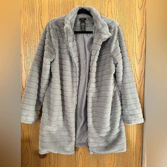 Avon Studio 1886 Jackets & Blazers - Luxurious Fuax Chinchila fur jacket NWOT